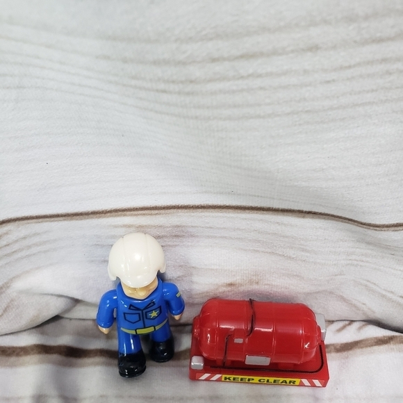 🌞SOLD🌞 Fireman Sam Airport Security Replacement Figure And Accessory 2.5 Inch - Picture 3 of 7